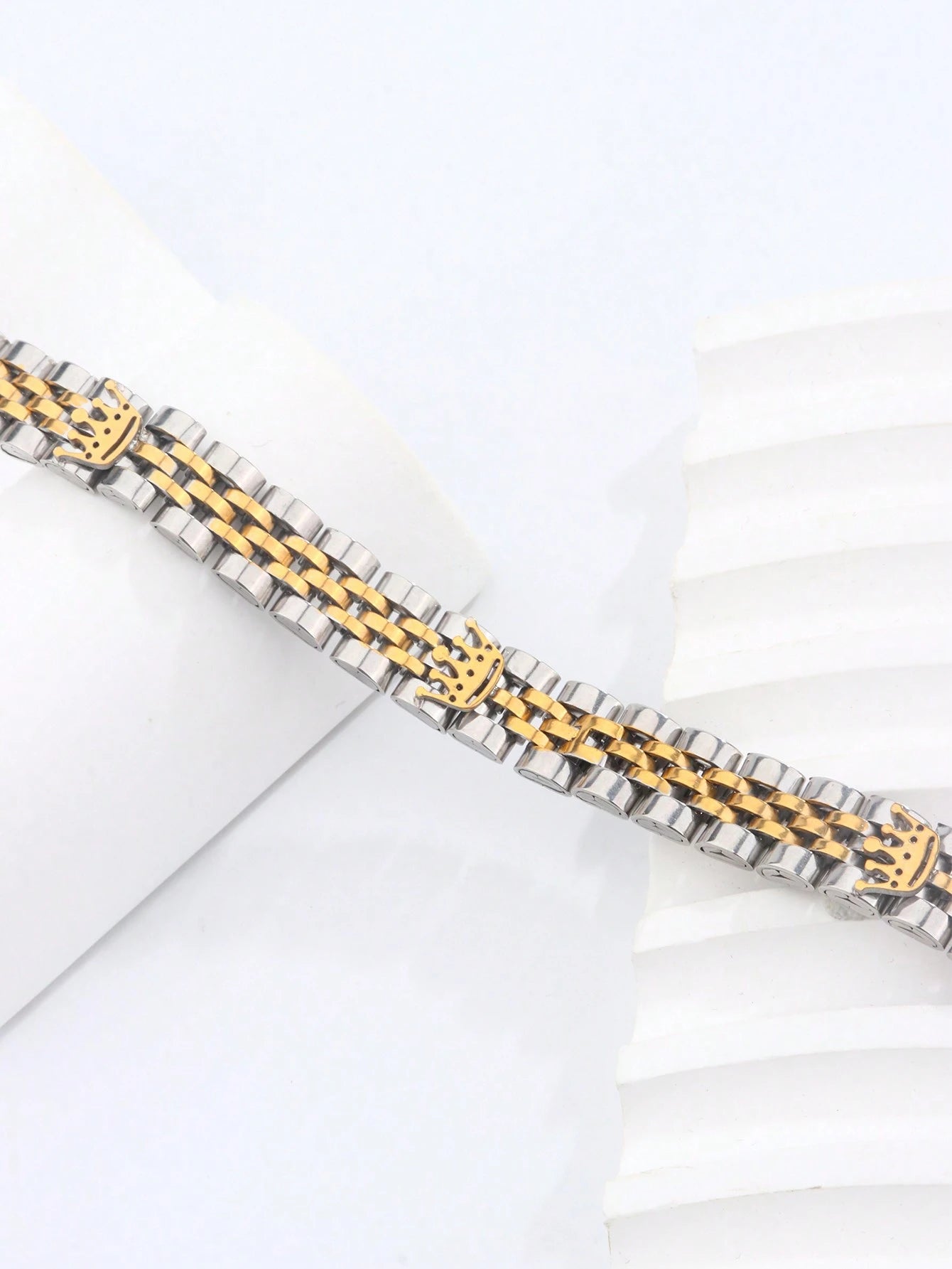 Stainless Steel Bracelet – Minimalist Three-Crown Design