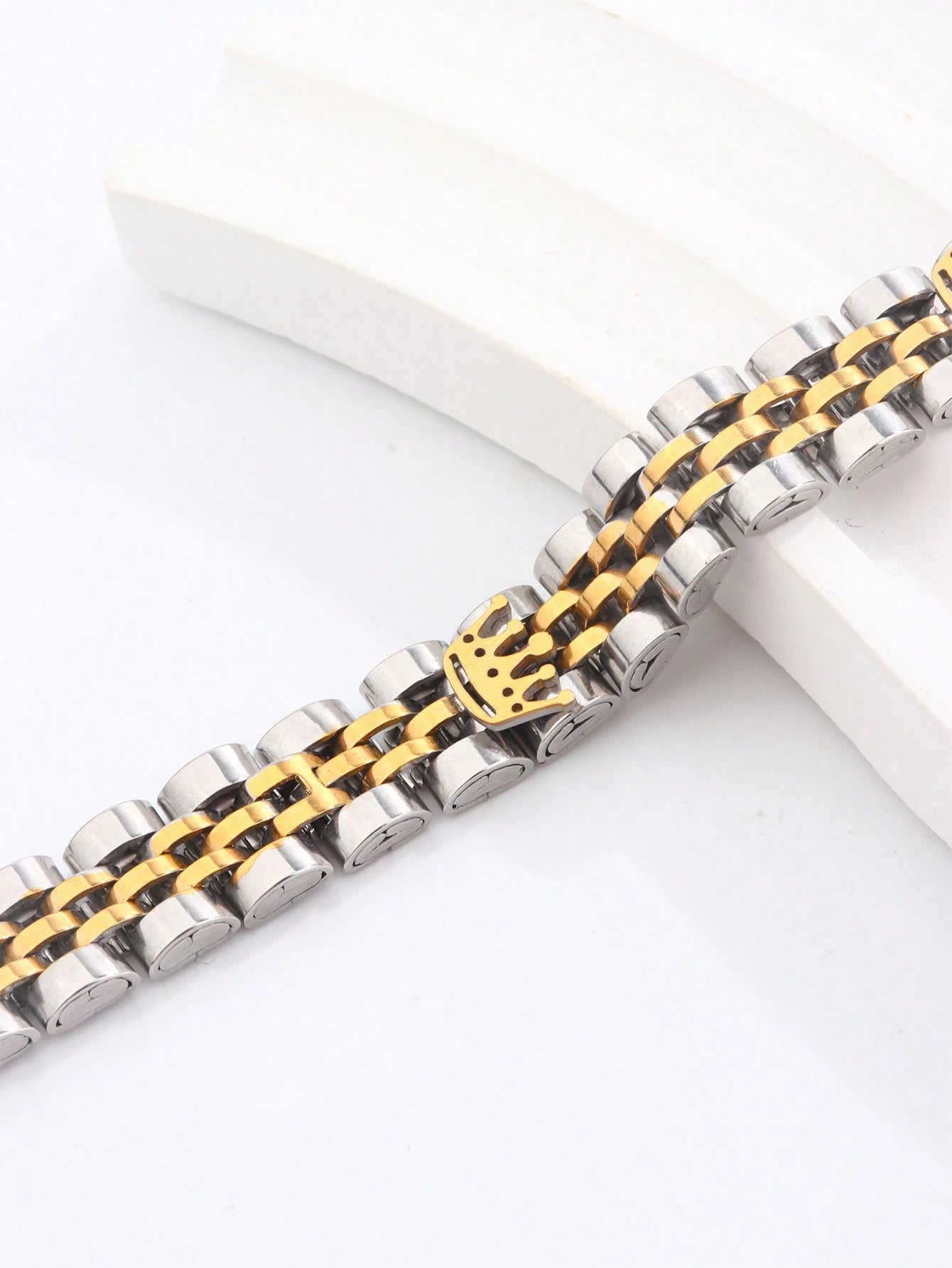 Stainless Steel Bracelet – Minimalist Three-Crown Design