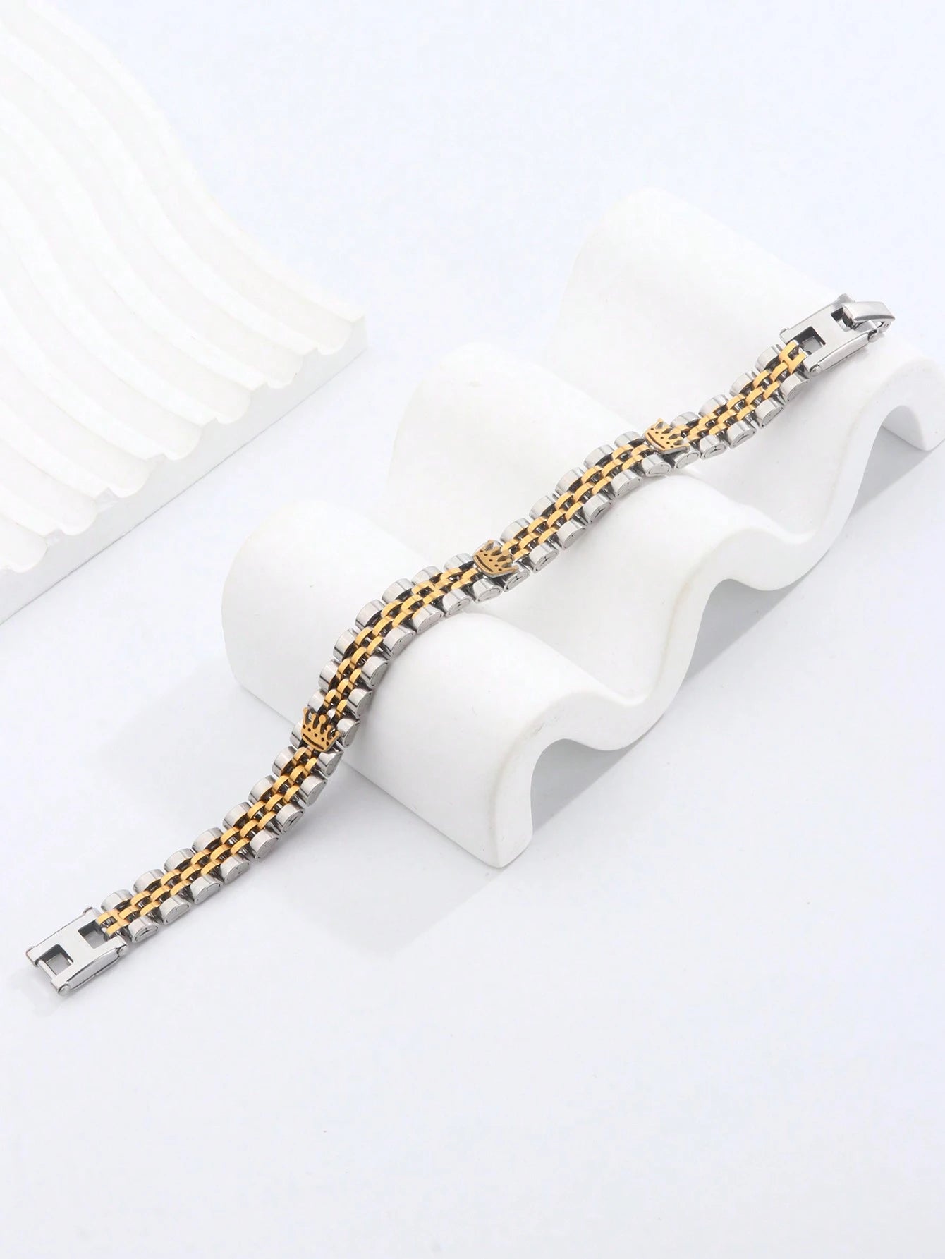 Stainless Steel Bracelet – Minimalist Three-Crown Design